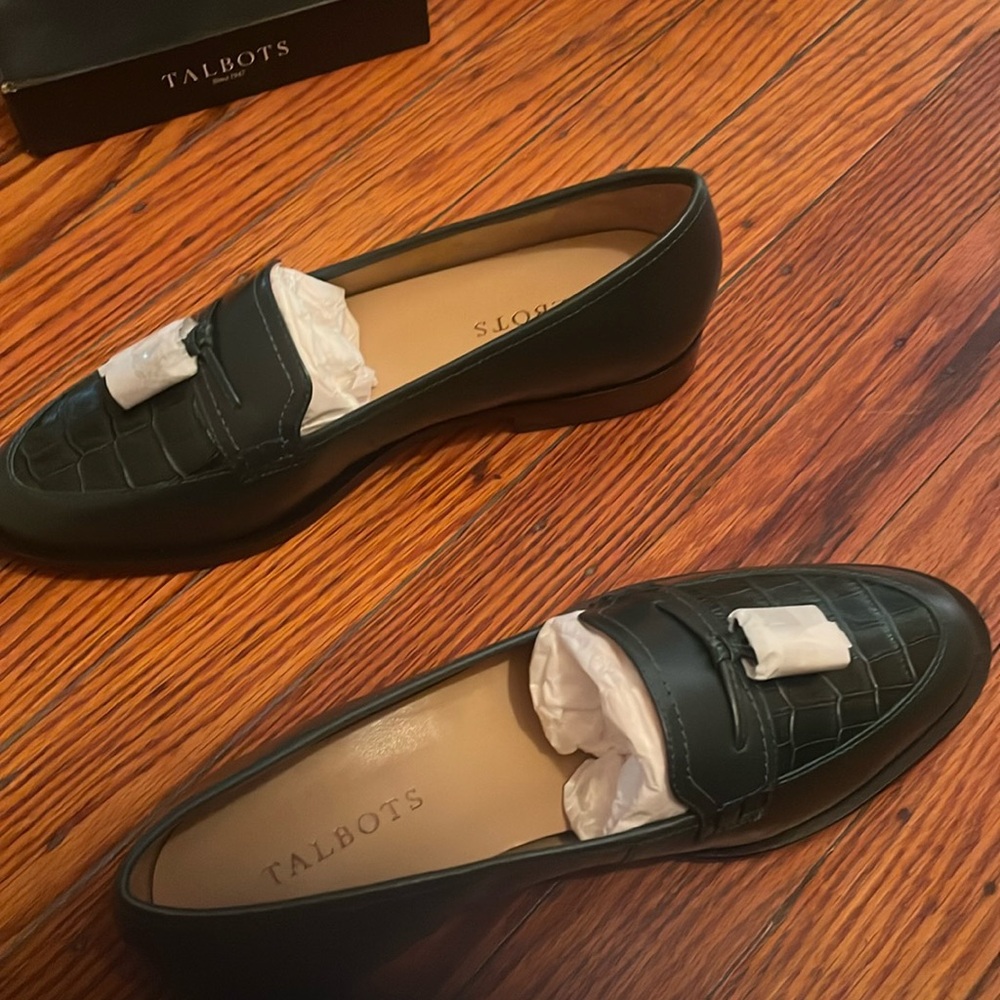 Women’s 7 1/2 Talbot Green loafers brand new never worn stored in original box